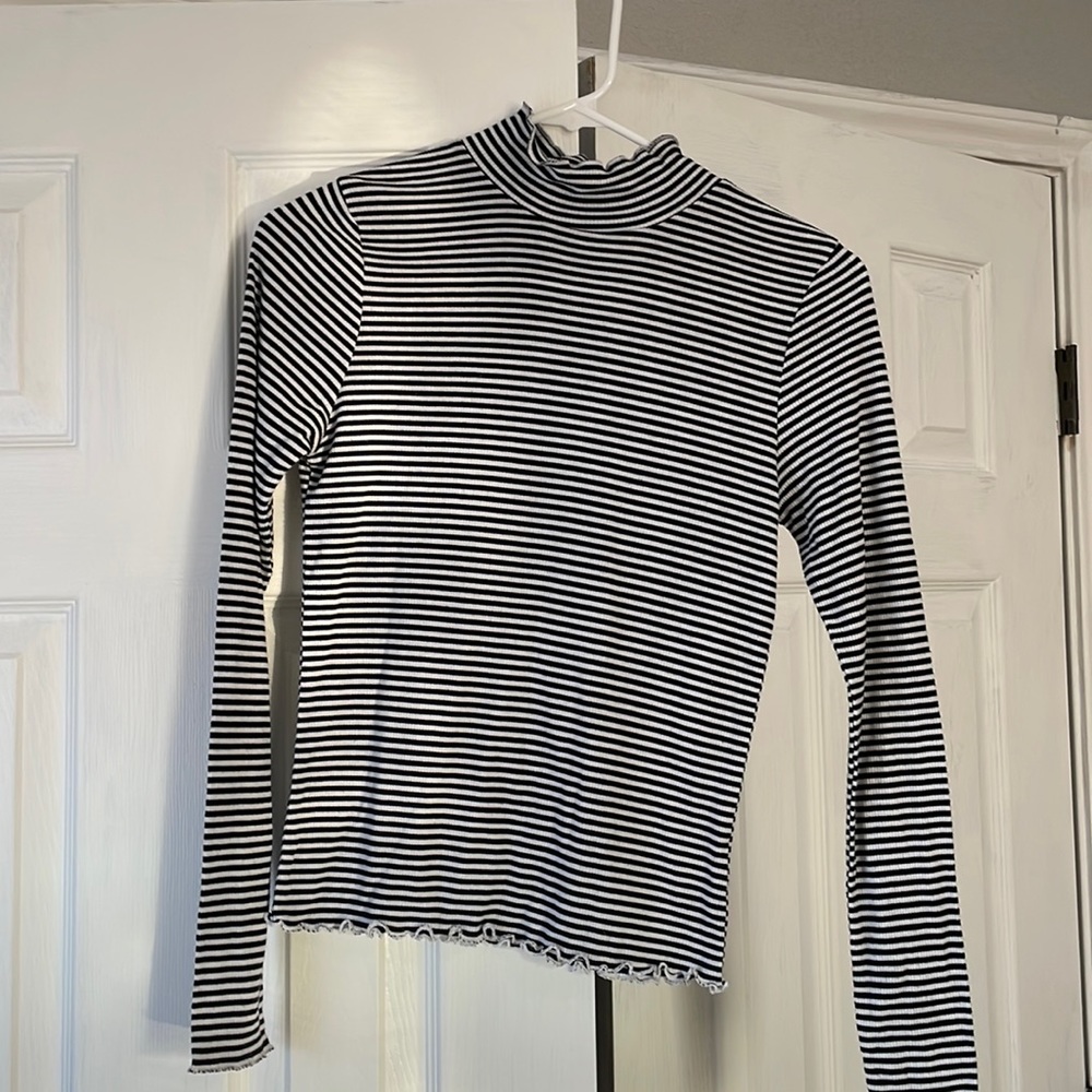 Derek Heart Black and White Stripped Longsleeve